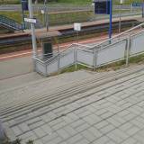Stacja Tychy Zachodnie - uszkodzone schody zejścia na peron<span class="fix-status status-6">Poza uprawnieniami</span>