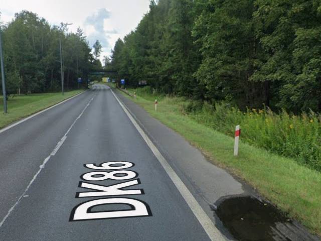 DK86 - rozlewisko wodne na prawym pasie jezdni 