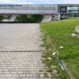 Pełno śmieci na parkingu przed halą sportową Tychy ul. Piłsudskiego<span class="fix-status status-2">Przyjęte</span>