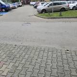 Wycięte słupki bez określonego powodu, okolice klatki Niepodległości 184<span class="fix-status status-6">Poza uprawnieniami</span>