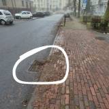 zatkany wpust uliczny przez liście + ulica i parking<span class="fix-status status-3">Ukończony</span>