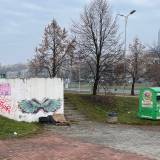 Porzucone opony i śmieci na parkingu przy Hali Sportowej Tychy ul. Piłsudskiego<span class="fix-status status-2">Przyjęte</span>