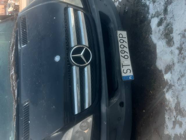 Porzucony pojazd przy ul.Dmowskiego