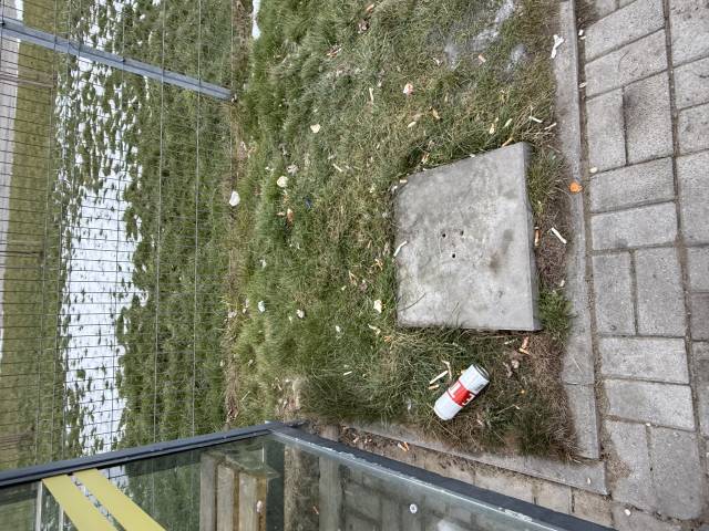 EDIT !! Nie uprzatniętny teren przystanka z petów/ śmieci i BRAK KOSZA !!!!!!