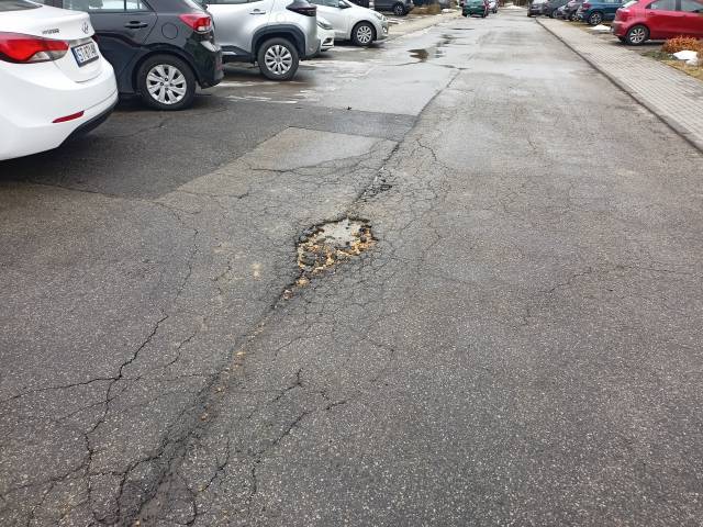 Uszkodzona nawierzchnia
