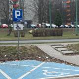 Zaniedbany i zaśmiecony parking i pas zieleni Tychy Piłsudskiego (od wysokości wjazdu przy os. Panorama do baru)<span class="fix-status status-3">Ukończony</span>