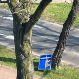 przewrócony znak drogowy<span class="fix-status status-3">Ukończony</span>