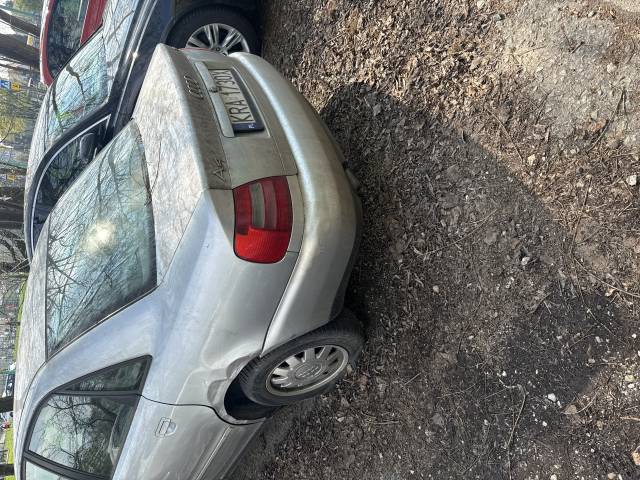 Samochod od kilku miesięcy stojący i blokujący miejsce