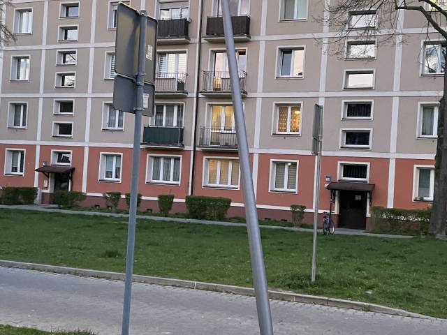 przechylona latarnia 