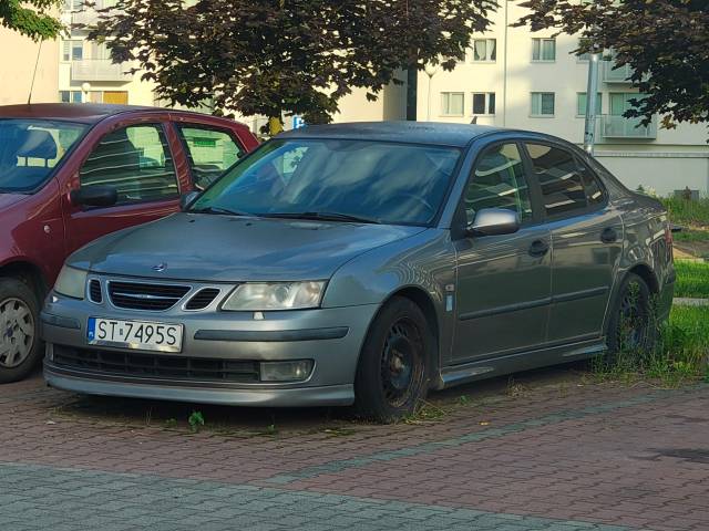 Porzucone pojazdy na parkingu osiedlowym #2
