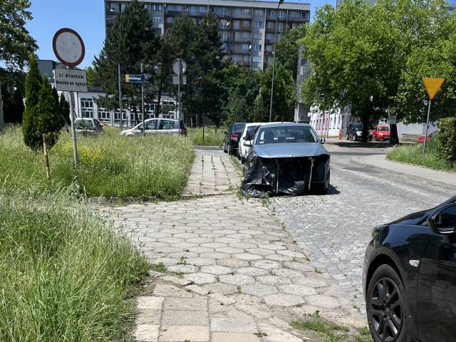 Pojazd po wypadku od dłuższego czasu zajmuje miejsce 