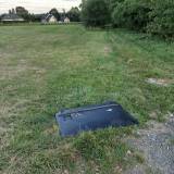 Jakiś matol porzucił telewizor LG na ulicy wiejskiej <span class="fix-status status-2">Przyjęte</span>