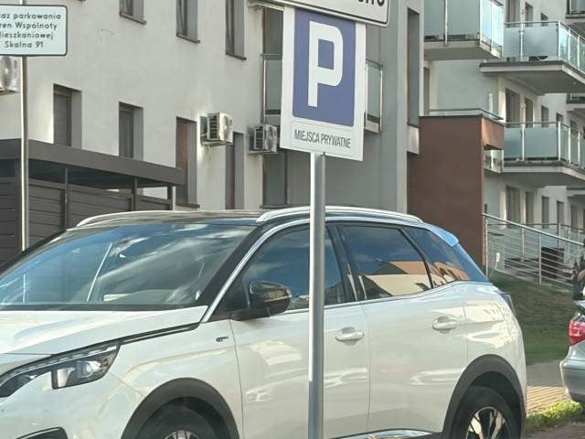 Prywatny parking przy Skalnej 91