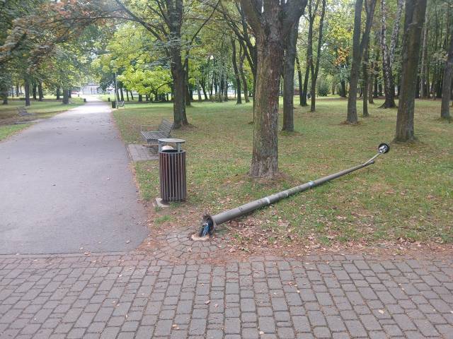 Przewrocona latarnia 